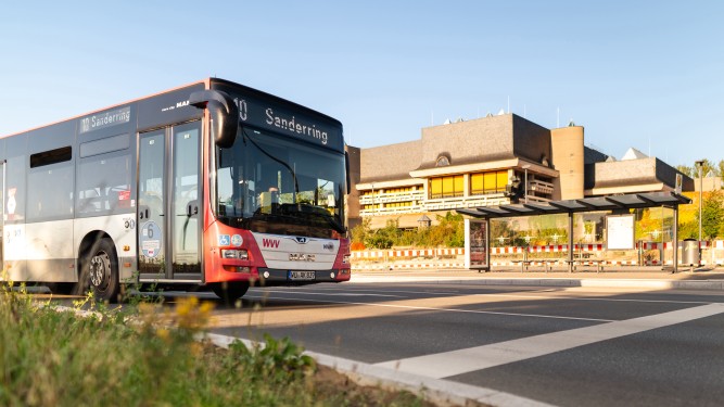 Bus vor Festung Bus vor Festung